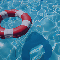 Rettungsring im Becken eines Freibads