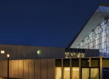 Alsterschwimmhalle Außenansicht Nacht 3