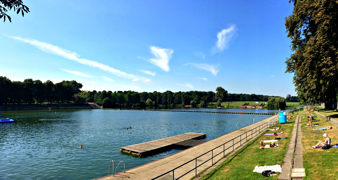 desktop-baeder-lp-stadtparksee-galerie-blick-planetarium