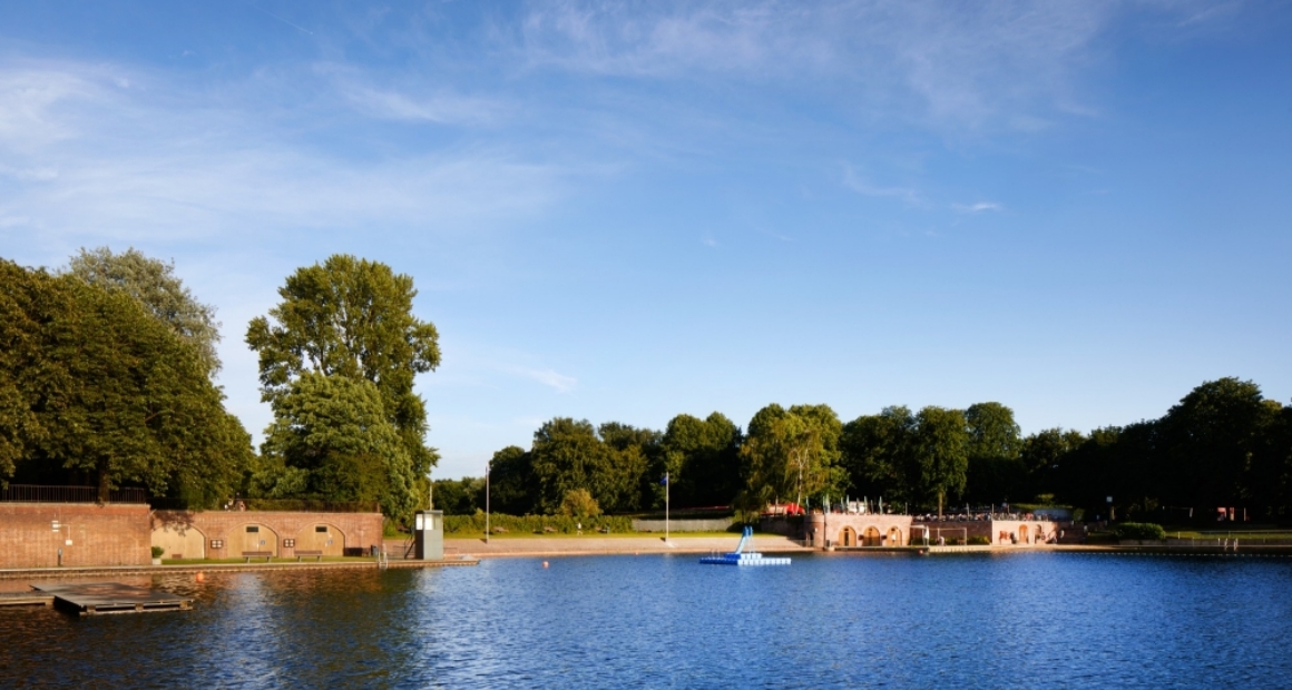desktop-baeder-lp-stadtparksee-galerie-naturbelassenes-becken