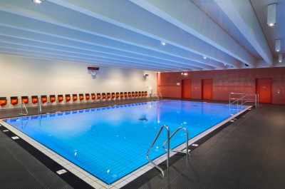 Kursbecken mit Einstieg in der Alsterschwimmhalle