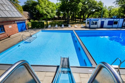 desktop-baeder-lp-freibad-neugraben-galerie-sommerfreibad-rutsche2