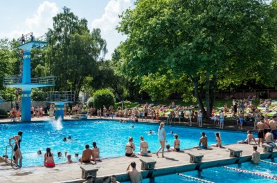 desktop-baeder-lp-kaifubad-galerie-freibad-10m-sprungturm